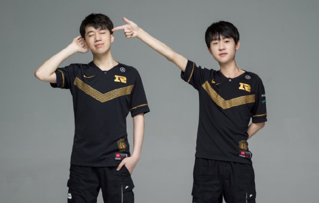 主席更多从 主席更多从